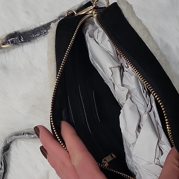 Bear Paw Purse - Picture 4 of 4